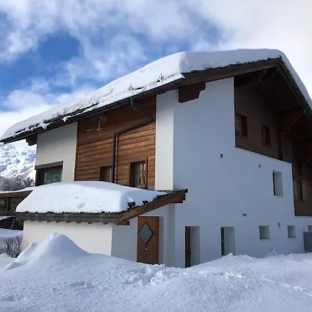 Alpesi faház Stilvolle Grosszuegige 7.5 Zi Maisonette 10 Pers