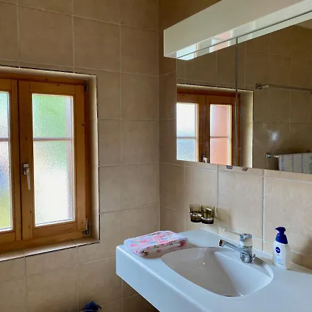 Stilvolle Grosszuegige 7.5 Zi Maisonette 10 Pers 샬레