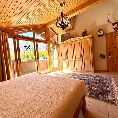 Stilvolle Grosszuegige 7.5 Zi Maisonette 10 Pers 샬레